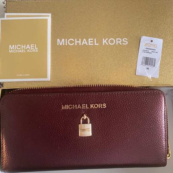 Michael Kors Metallic Burgundy wallet - Picture 2 of 3